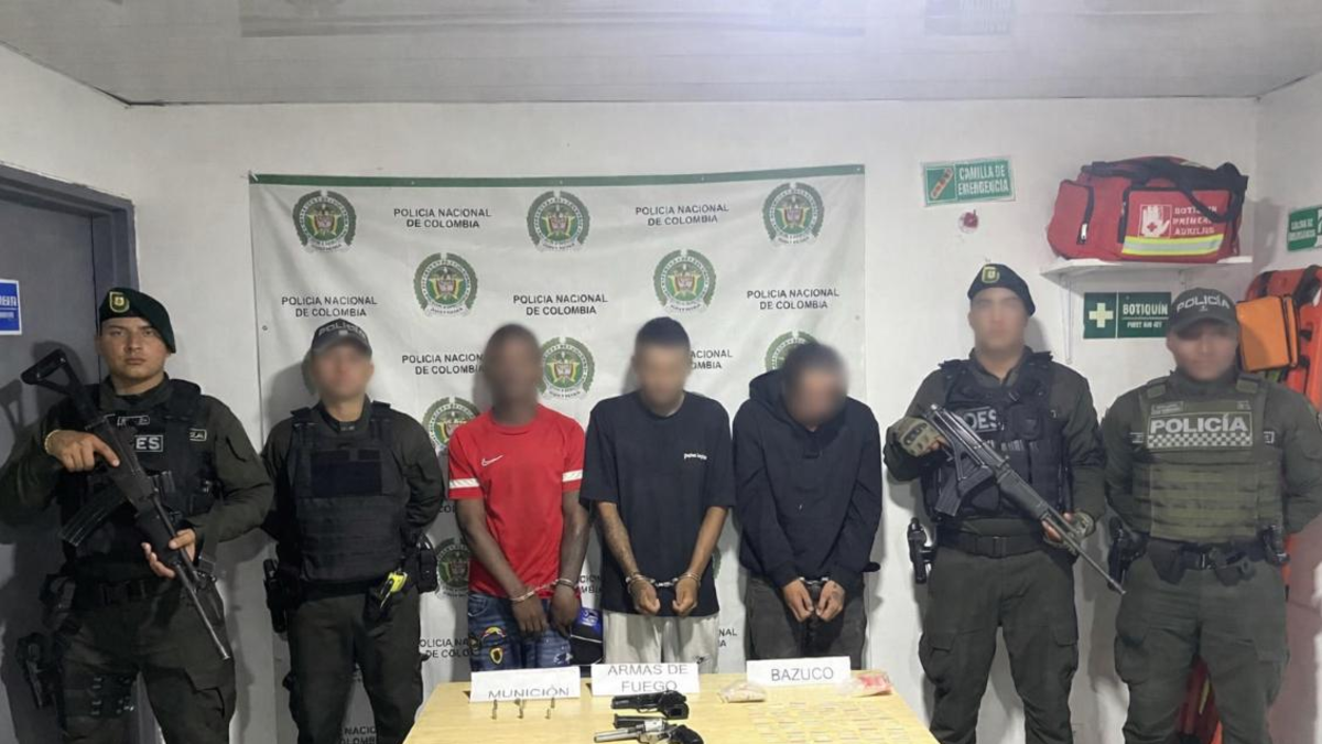 La acusan de secuestros, asesinatos y amenazas con granadas

 – Tinta clara