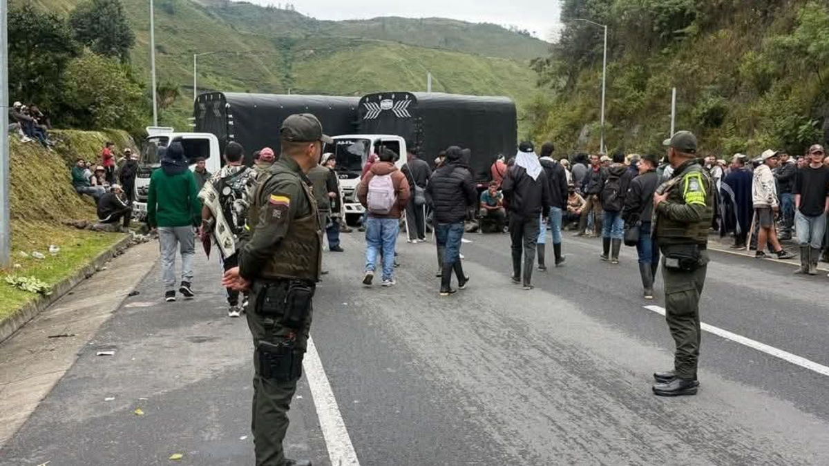 Los manifestantes exigen que los gobiernos pongan fin a la guerra arancelaria

 – Tinta clara