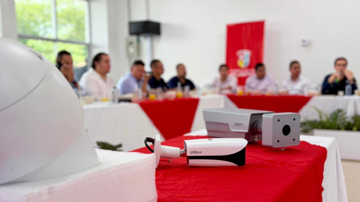 Se instalarán 411 dispositivos en 18 municipios; alcaldes apoyan sistema de vigilancia

 – Tinta clara