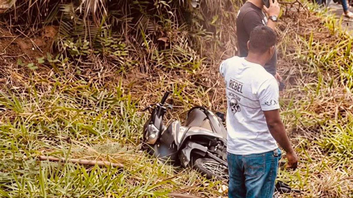 Su motocicleta chocó contra un tractocamión en una carretera entre Dagua y Buenaventura

 – Tinta clara