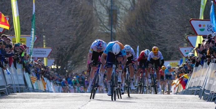 Vernon gana la cuarta etapa acortada en Cataluña, Godon sigue líder

 – Tinta clara