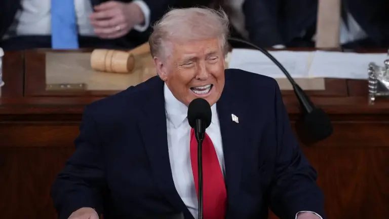 Donald Trump suspende ataques contra Irán tras “muy buenas conversaciones” con Teherán – EXTRA

 – Tinta clara