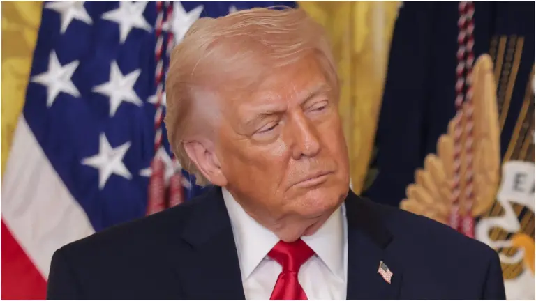 Donald Trump anuncia ataque a la isla petrolera de Irán donde se exporta el 90% del crudo – EXTRA

 – Tinta clara