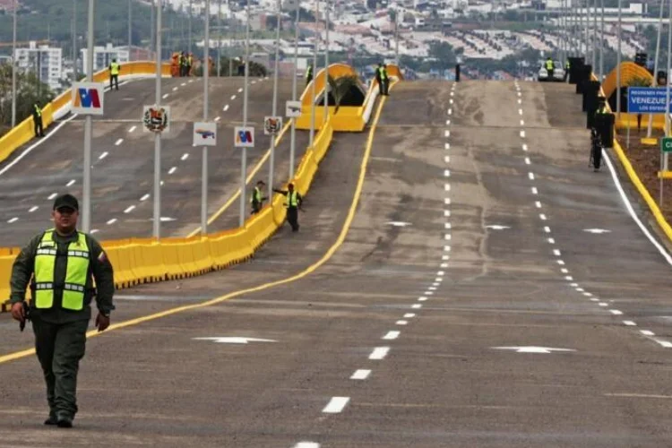 Anillo de seguridad y cierre de fronteras: reunión entre Petro y Delcy Rodríguez genera fuerte operativo en la frontera – EXTRA

 – Tinta clara