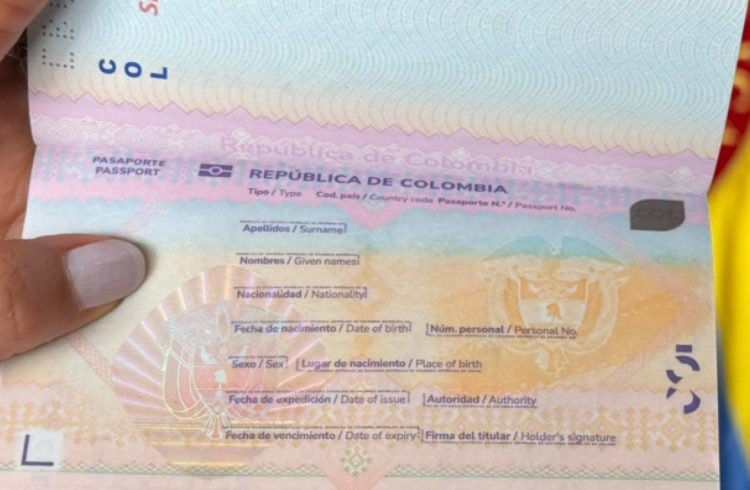 Nuevo modelo de pasaporte en Colombia arranca en abril con tecnología avanzada y sello estatal – EXTRA

 – Tinta clara