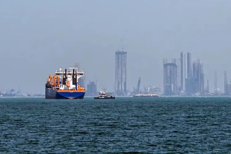 Trump exige apoyo para asegurar la ruta petrolera de Ormuz y frenar la crisis energética global – EXTRA

 – Tinta clara