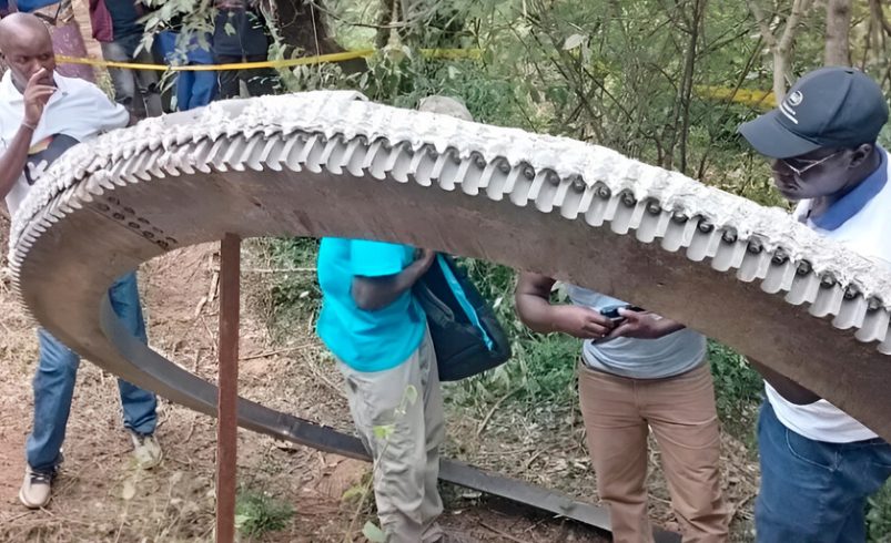 Un anillo de metal de media tonelada cayó del cielo en Kenia. Más de un año después todavía no sabemos de dónde vino

 – Tinta clara