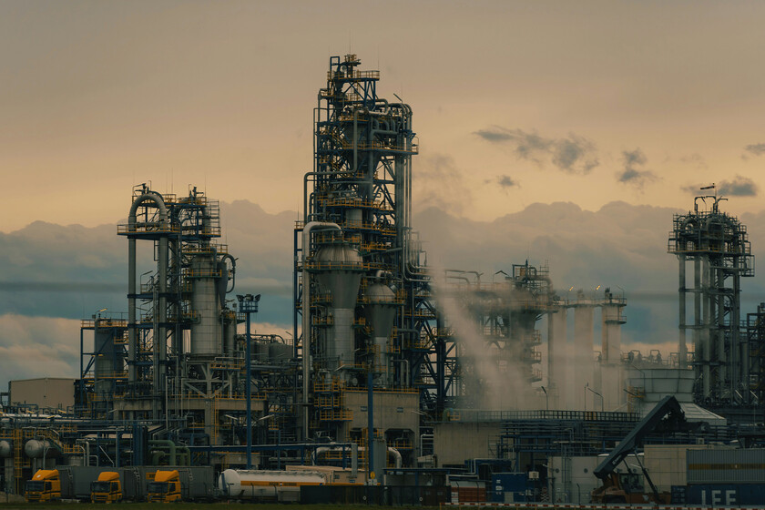 Para sobrevivir al fin del petróleo, China ha resucitado una vieja tecnología alemana de la Segunda Guerra Mundial: convertir el carbón en plástico

 – Tinta clara