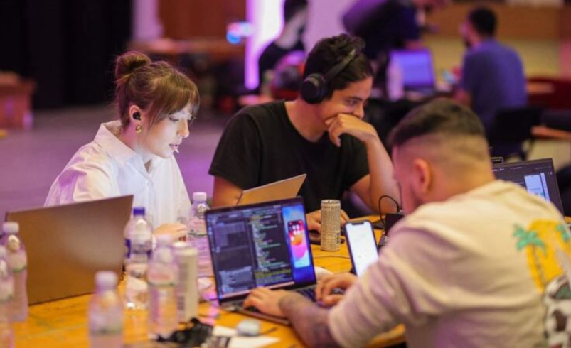 A pesar de lo que dicen los gurús de Silicon Valley, un título universitario sigue siendo importante para conseguir un trabajo

 – Tinta clara