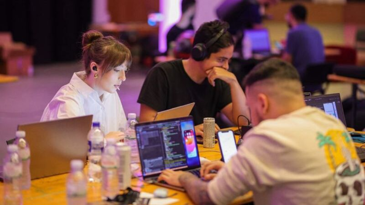 A pesar de lo que dicen los gurús de Silicon Valley, un título universitario sigue siendo importante para conseguir un trabajo

 – Tinta clara