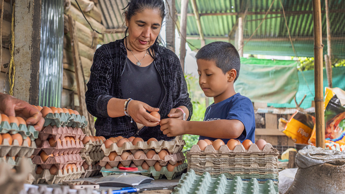 Hasta el 80% de las mujeres con tres hijos están excluidas del empleo formal en Colombia

 – Tinta clara
