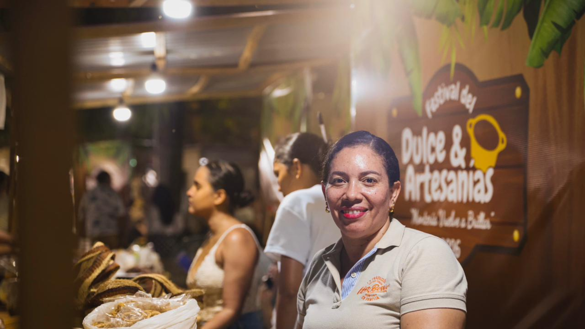 Mujeres afectadas por inundaciones en Córdoba son protagonistas en la Fiesta del Dulce que se realiza en Montería esta Semana Santa

 – Tinta clara