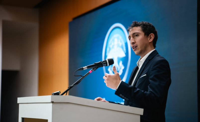 El colombiano Steven Gutiérrez llevará propuestas sobre desigualdad y desarrollo al foro global FutureWorks del Banco Mundial en Washington

 – Tinta clara