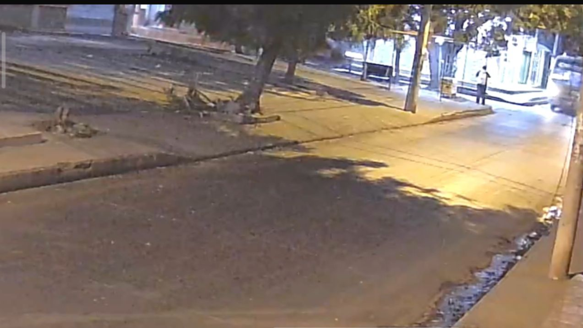 Una cámara de seguridad registró una trágica colisión entre una moto y un autobús de servicio público en Soledad (Atlántico): un hombre murió

 – Tinta clara