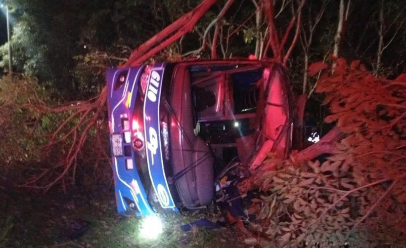 Dos accidentes graves involucraron a un autobús, un camión y autos particulares se reportan en la vía entre Puerto Tejada y Candelaria, en el suroeste del país.

 – Tinta clara