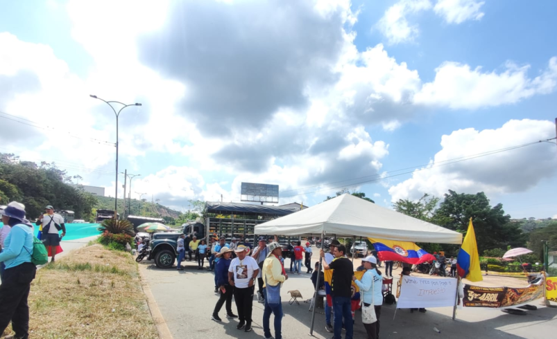 Se conoce la condición de los manifestantes para convocar un paro en Lebrija, Santander, tras seis días de cortes de carreteras: habría un primer acuerdo

 – Tinta clara