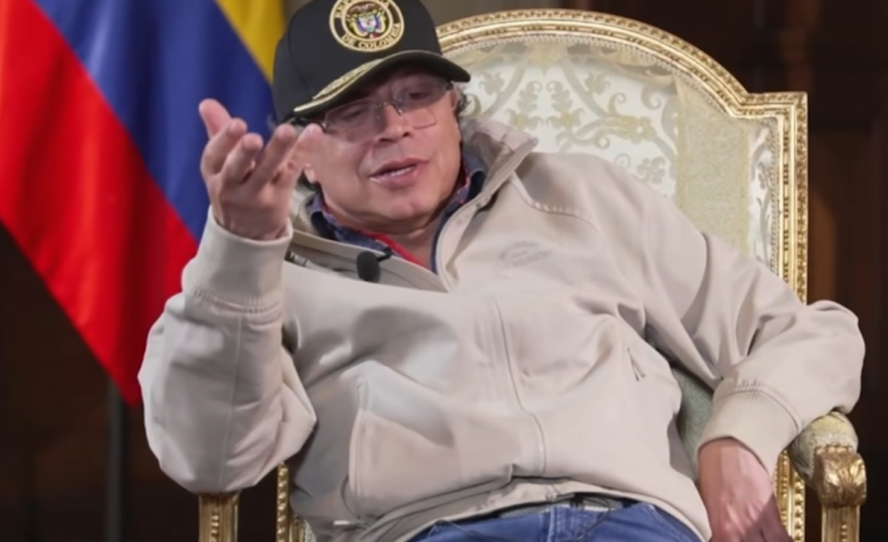 Dos militares heridos y disculpas por el malentendido que llevó al presidente Petro a regañar a un general del Ejército en Cali

 – Tinta clara