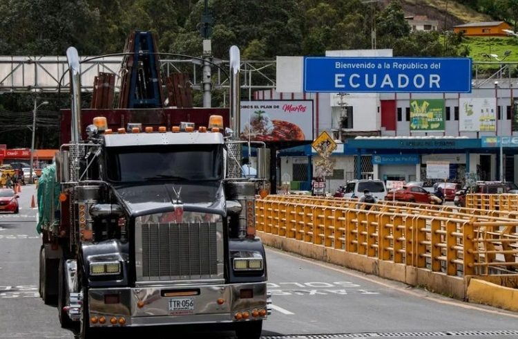 Exministro cuestiona superávit entre Ecuador y Colombia: “no es crecimiento real” – EXTRA

 – Tinta clara