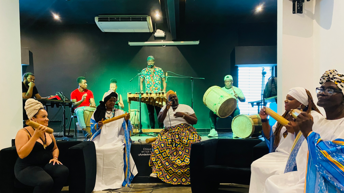 mujeres y sus historias, mientras le dan sabor al Pacífico colombiano

 – Tinta clara